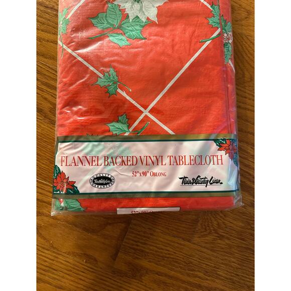 Town and Country Linen Christmas Flannel back tablecloth 52x90 oblong Vintage - Picture 2 of 3
